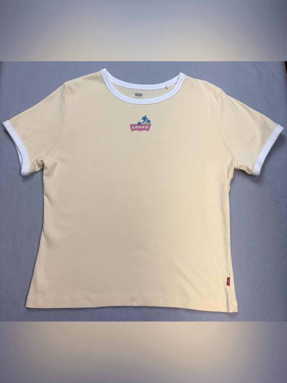 Levi’s Floral Logo Ringer T-Shirt XL Cream Yellow Short Sleeve Graphic Tee